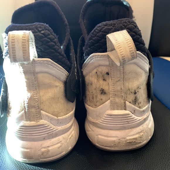 Boys Nike LeBron Soldier Size 6 Mens Witness Blk/white sneakers (Used - No Box) - Picture 5 of 5